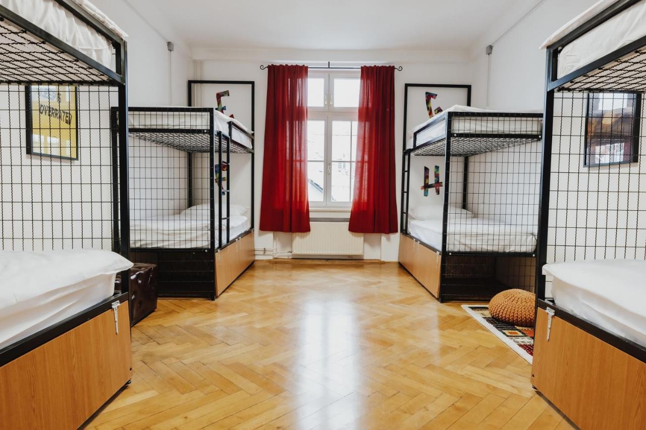 Party Hostel Zzz Любляна Екстериор снимка