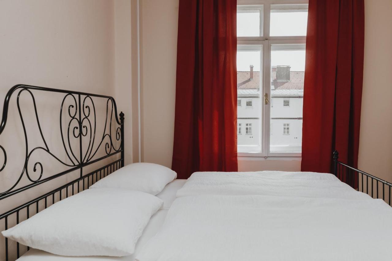 Party Hostel Zzz Любляна Екстериор снимка