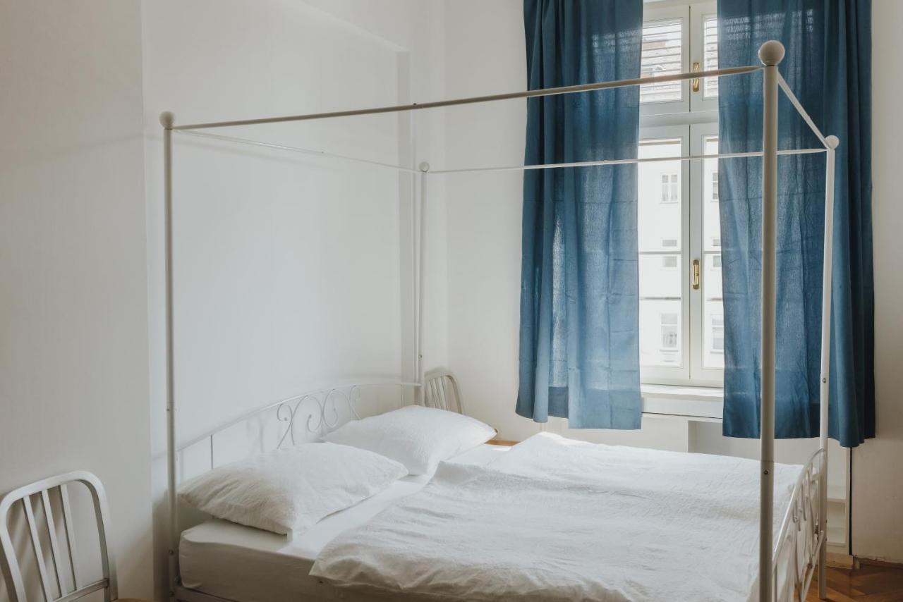 Party Hostel Zzz Любляна Екстериор снимка